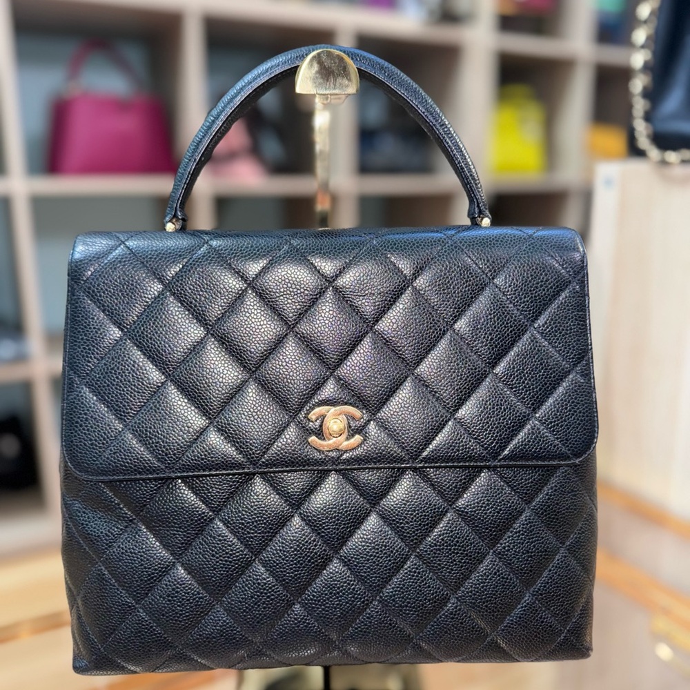 CHANEL Kelly top handle Black Quilted Caviar